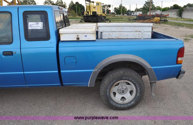 image for item G6076 1993 Ford Ranger XLT SuperCab pickup truck