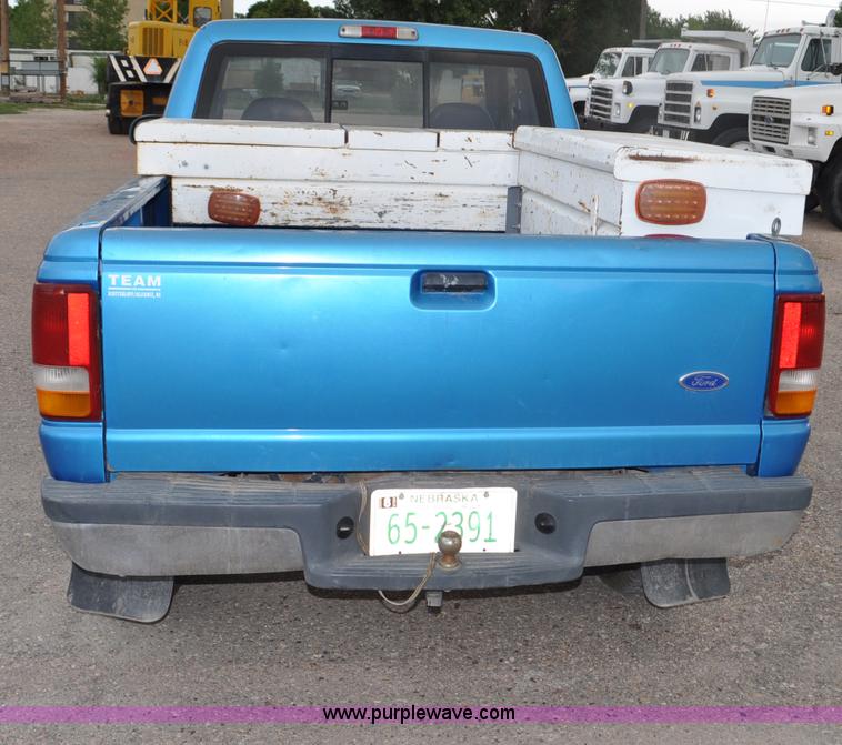 image for item G6076 1993 Ford Ranger XLT SuperCab pickup truck