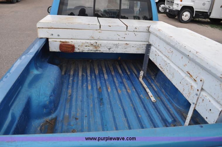 image for item G6076 1993 Ford Ranger XLT SuperCab pickup truck