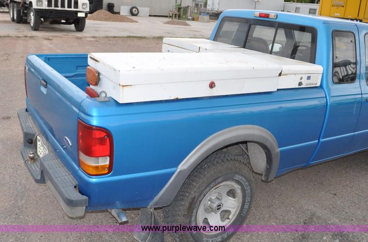 image for item G6076 1993 Ford Ranger XLT SuperCab pickup truck