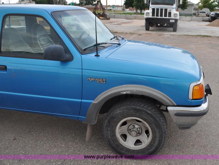 image for item G6076 1993 Ford Ranger XLT SuperCab pickup truck