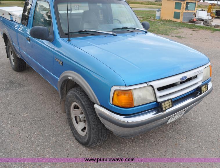 image for item G6076 1993 Ford Ranger XLT SuperCab pickup truck