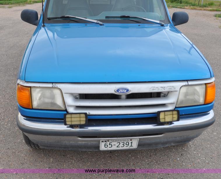 image for item G6076 1993 Ford Ranger XLT SuperCab pickup truck
