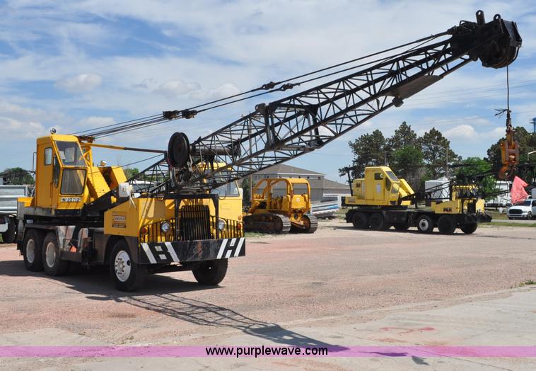 image for item G6077 P & H 155 truck crane