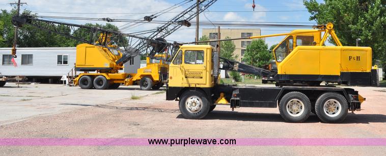 image for item G6077 P & H 155 truck crane
