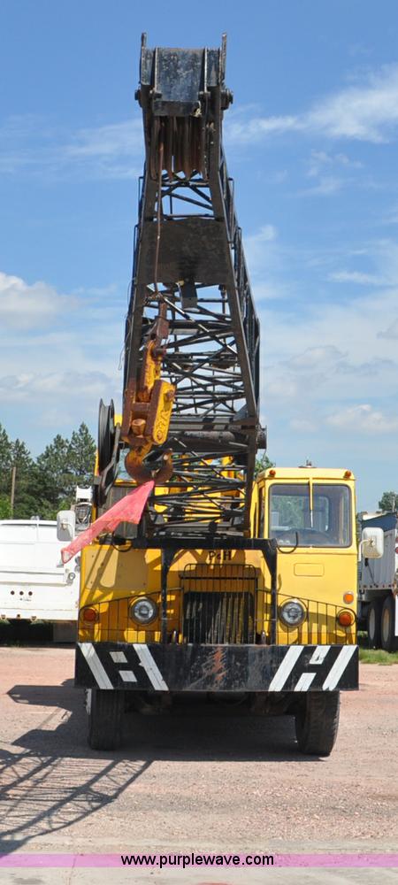 image for item G6077 P & H 155 truck crane