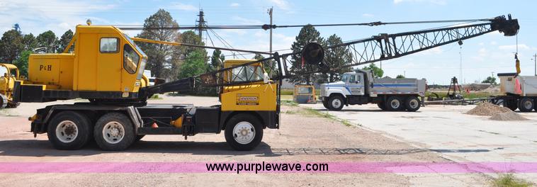 image for item G6077 P & H 155 truck crane