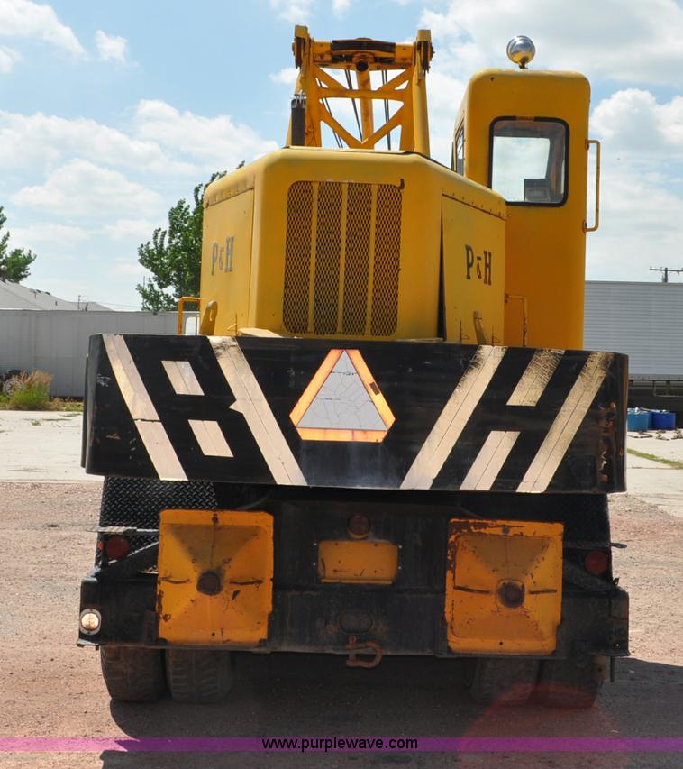 image for item G6077 P & H 155 truck crane