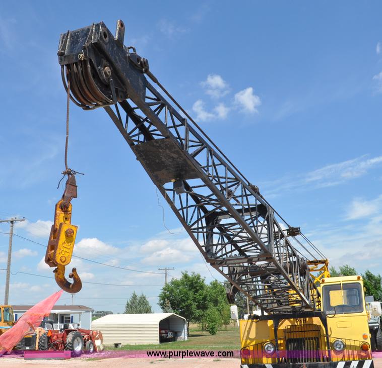 image for item G6077 P & H 155 truck crane