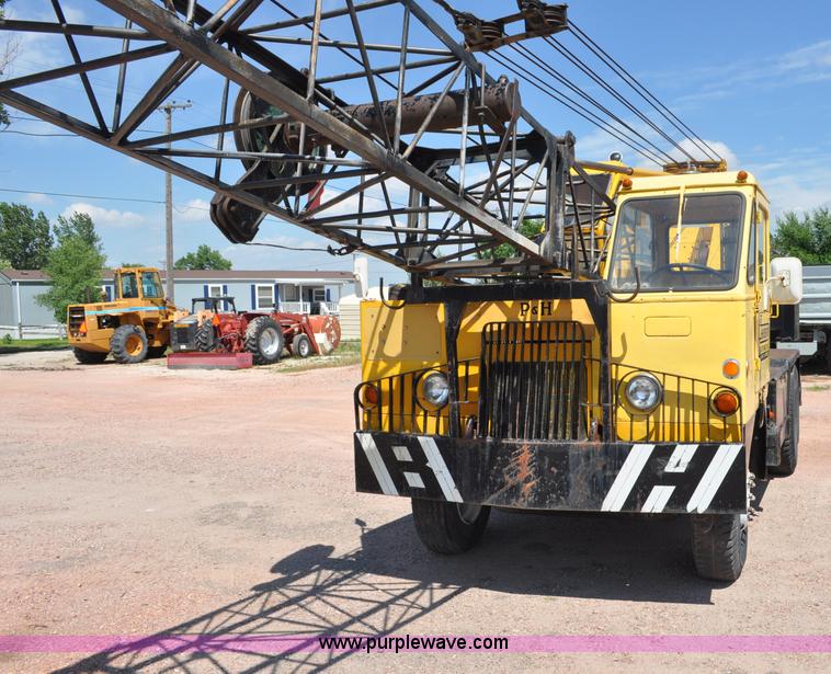 image for item G6077 P & H 155 truck crane