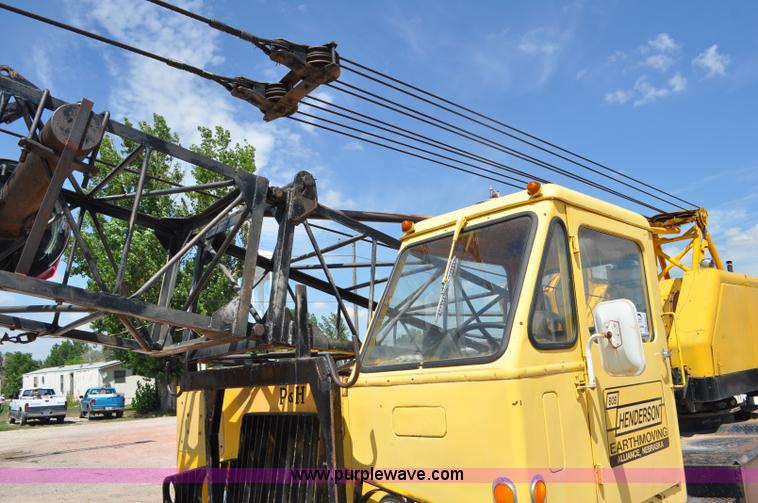 image for item G6077 P & H 155 truck crane