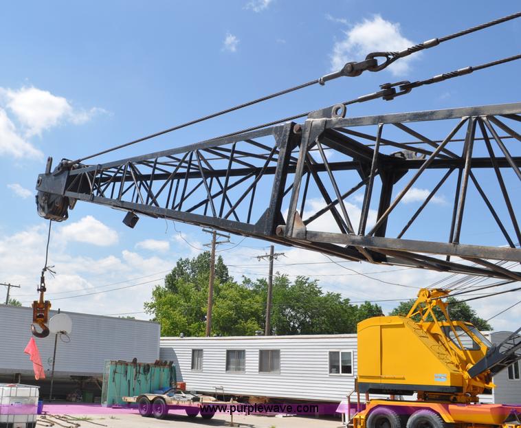 image for item G6077 P & H 155 truck crane