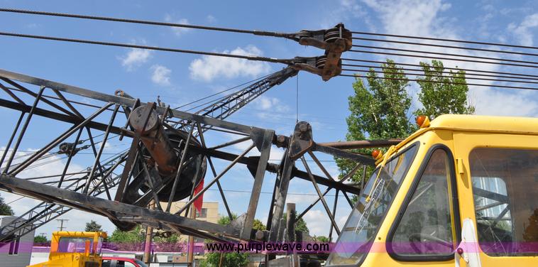 image for item G6077 P & H 155 truck crane