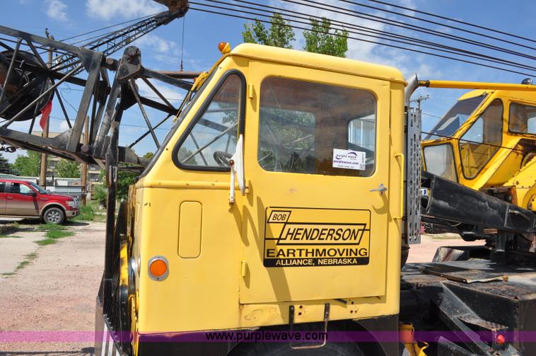 image for item G6077 P & H 155 truck crane