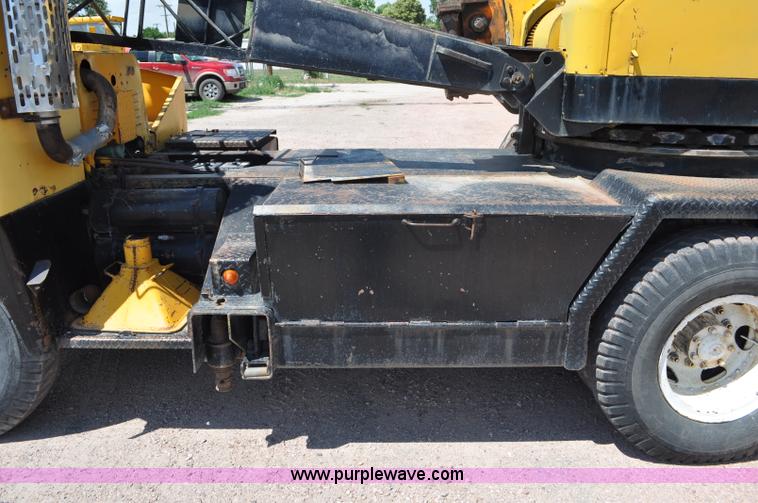 image for item G6077 P & H 155 truck crane