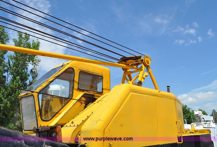 image for item G6077 P & H 155 truck crane