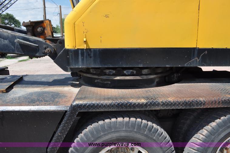 image for item G6077 P & H 155 truck crane