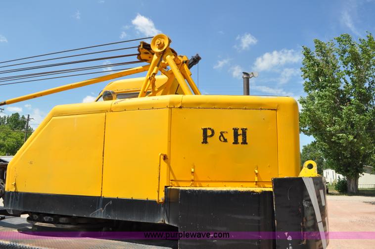 image for item G6077 P & H 155 truck crane