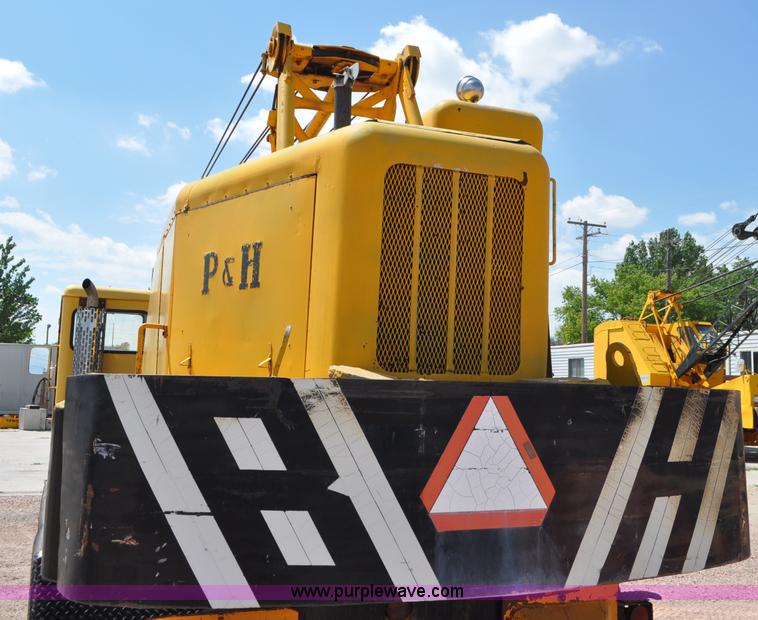image for item G6077 P & H 155 truck crane