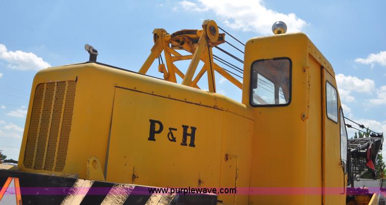 image for item G6077 P & H 155 truck crane