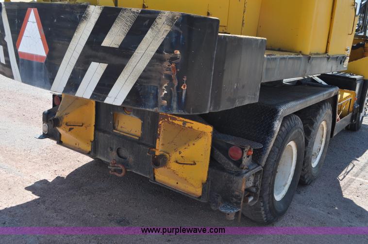 image for item G6077 P & H 155 truck crane