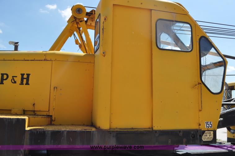 image for item G6077 P & H 155 truck crane