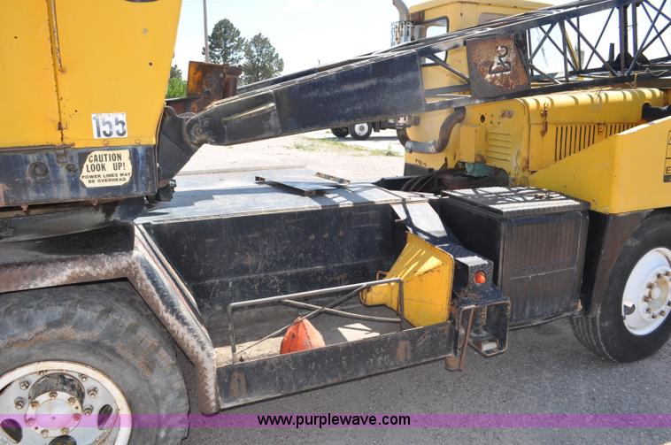 image for item G6077 P & H 155 truck crane