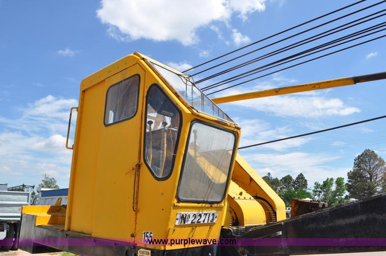 image for item G6077 P & H 155 truck crane