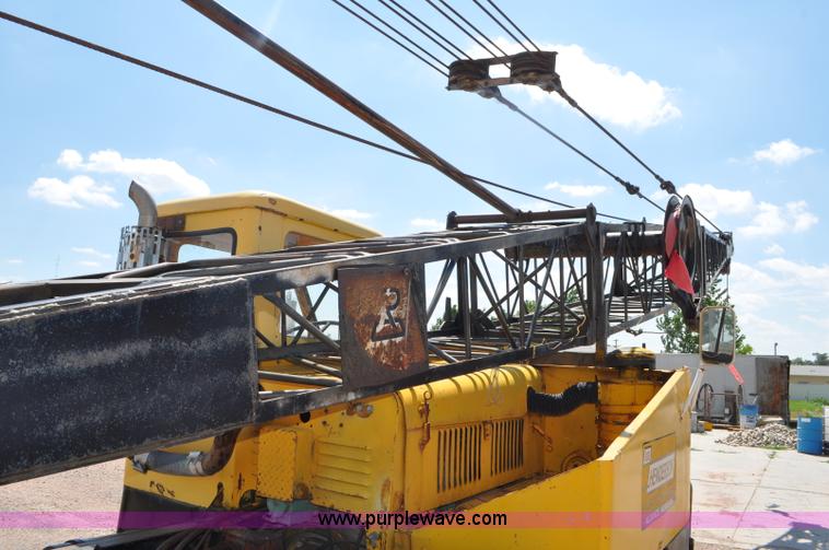 image for item G6077 P & H 155 truck crane