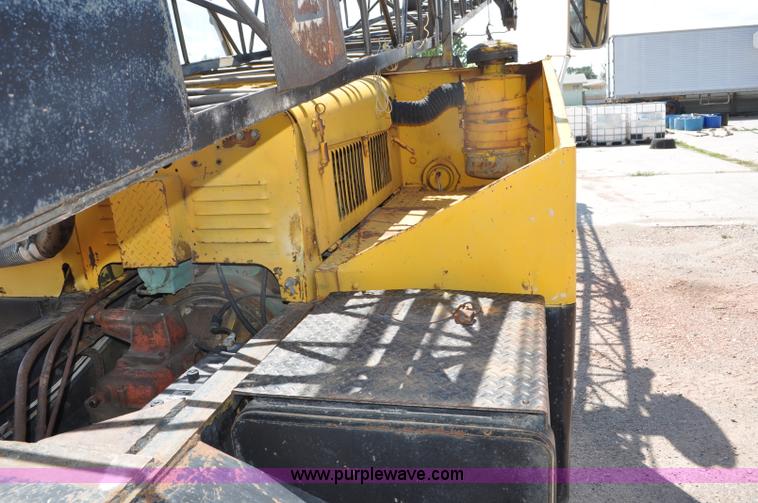 image for item G6077 P & H 155 truck crane