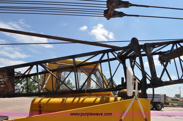 image for item G6077 P & H 155 truck crane