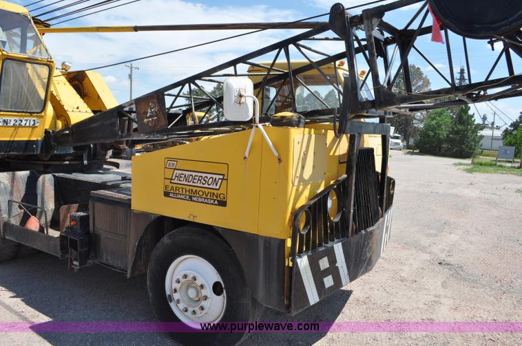 image for item G6077 P & H 155 truck crane