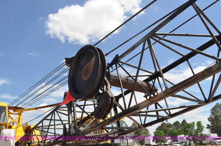 image for item G6077 P & H 155 truck crane