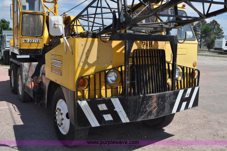 image for item G6077 P & H 155 truck crane