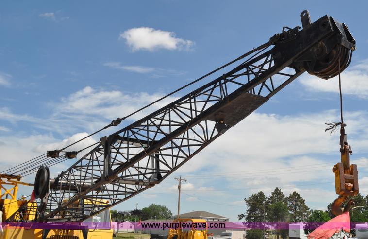 image for item G6077 P & H 155 truck crane