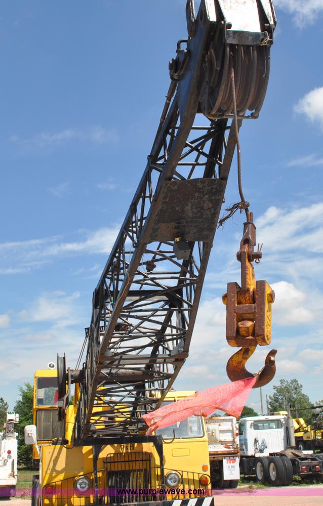 image for item G6077 P & H 155 truck crane