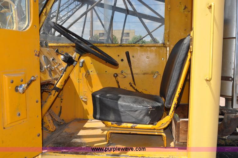 image for item G6077 P & H 155 truck crane