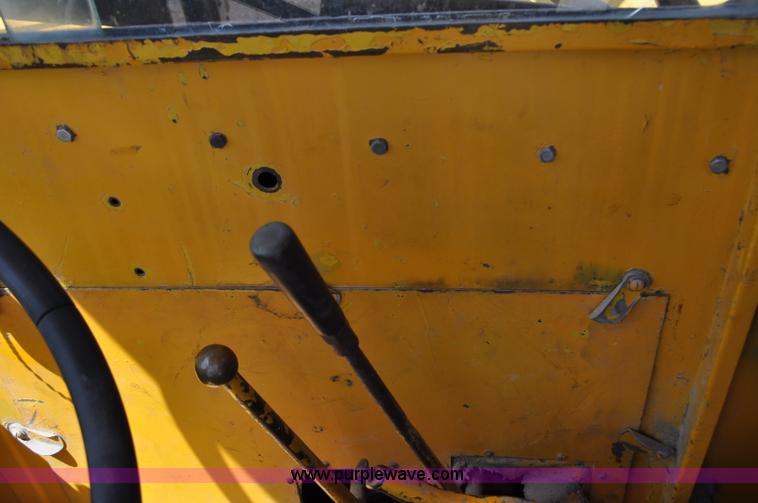 image for item G6077 P & H 155 truck crane