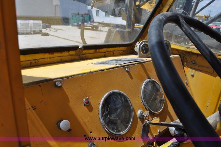 image for item G6077 P & H 155 truck crane