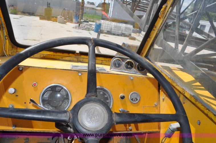 image for item G6077 P & H 155 truck crane