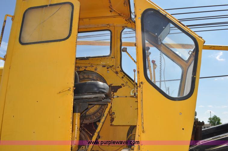 image for item G6077 P & H 155 truck crane