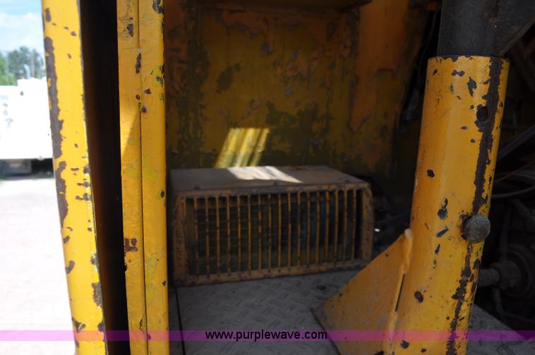 image for item G6077 P & H 155 truck crane