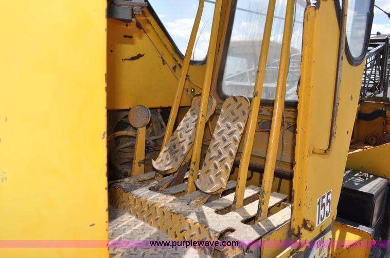 image for item G6077 P & H 155 truck crane