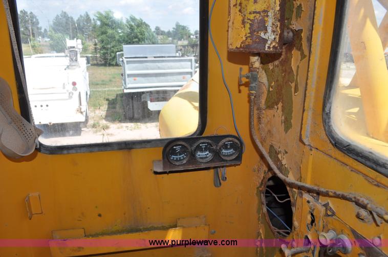 image for item G6077 P & H 155 truck crane