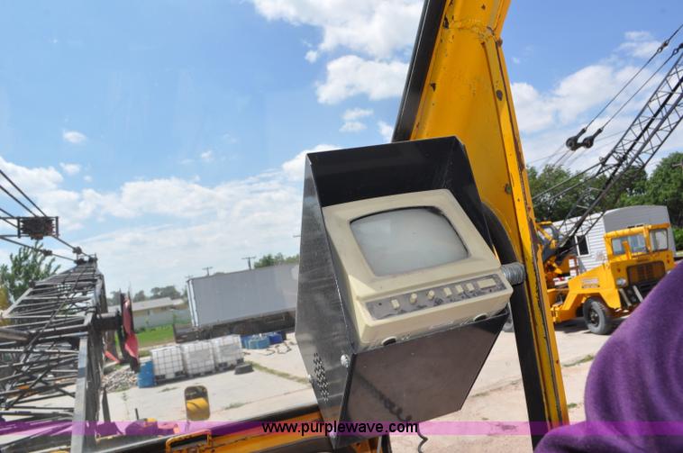 image for item G6077 P & H 155 truck crane