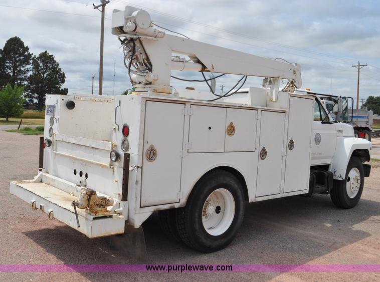 image for item G6078 1988 Ford F700 service truck