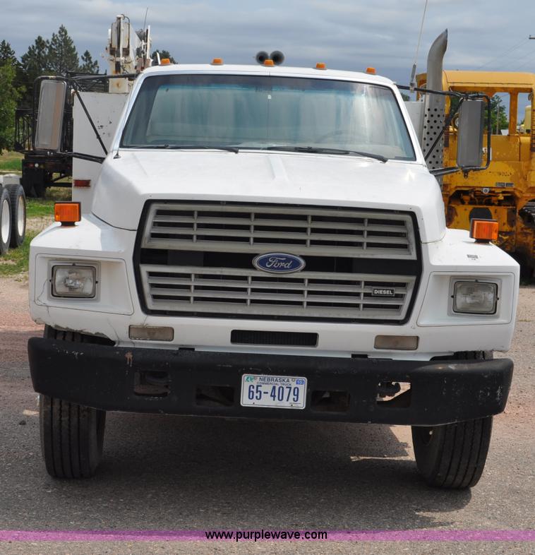 image for item G6078 1988 Ford F700 service truck