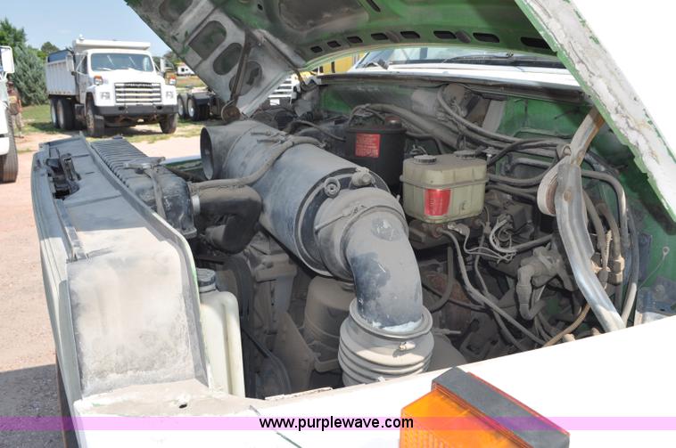 image for item G6078 1988 Ford F700 service truck