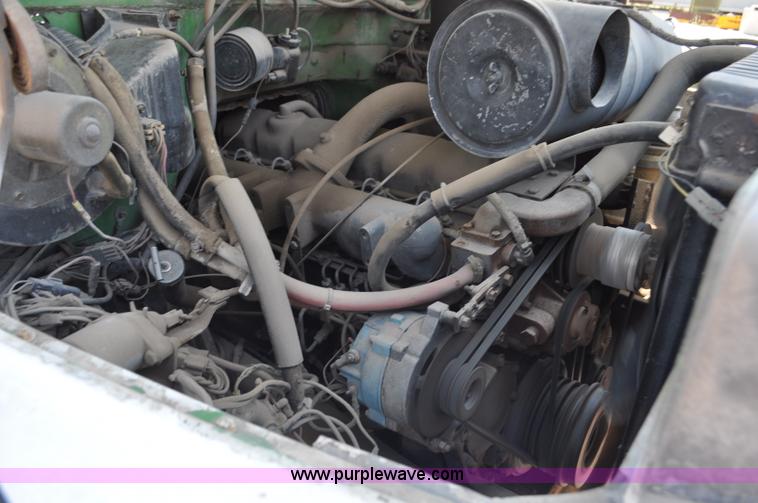 image for item G6078 1988 Ford F700 service truck