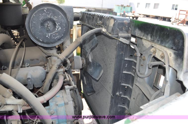 image for item G6078 1988 Ford F700 service truck